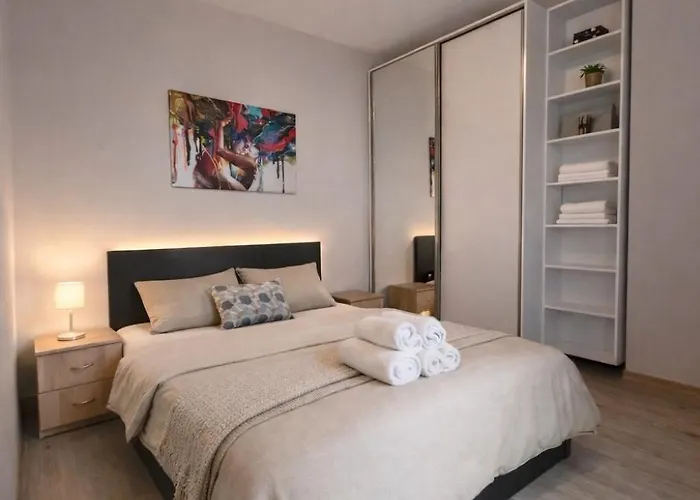 Mountain View Escape - Cozy With Private Parking 아파트