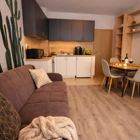 Mountain View Escape - Cozy With Private Parking 公寓