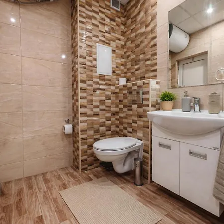 Mountain View Escape - Cozy Apt With Private Parking